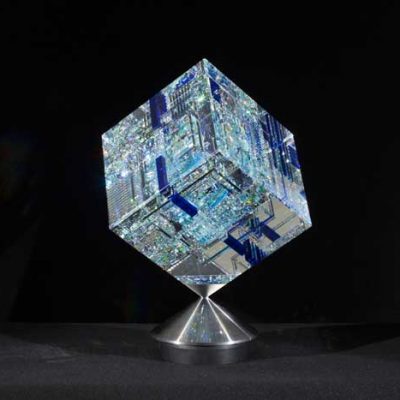 Jon Kuhn glass sculpture
