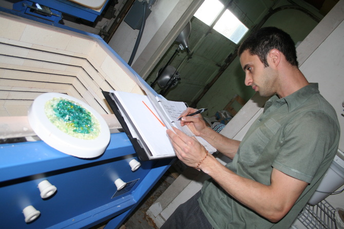 Hilal Hibri glass artist